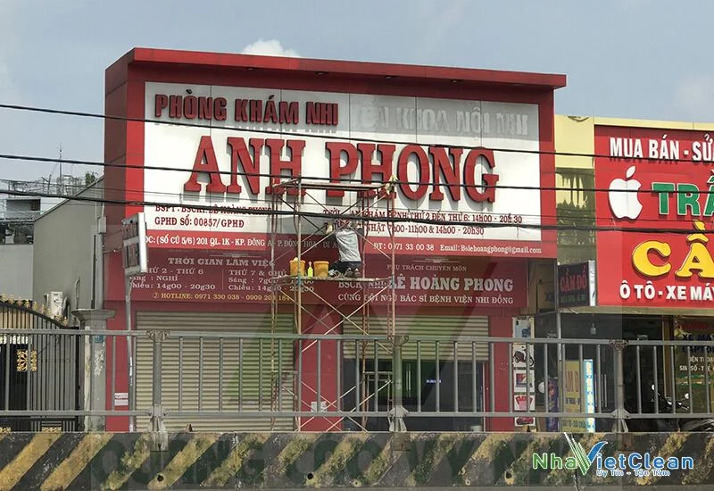 VỆ SINH BẢNG HIỆU TRỌN GÓI VỆ SINH BẢNG HIỆU PHÒNG KHÁM