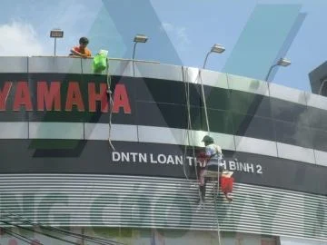 VỆ SINH BẢNG HIỆU TRỌN GÓI Vệ sinh bảng hiệu yamaha