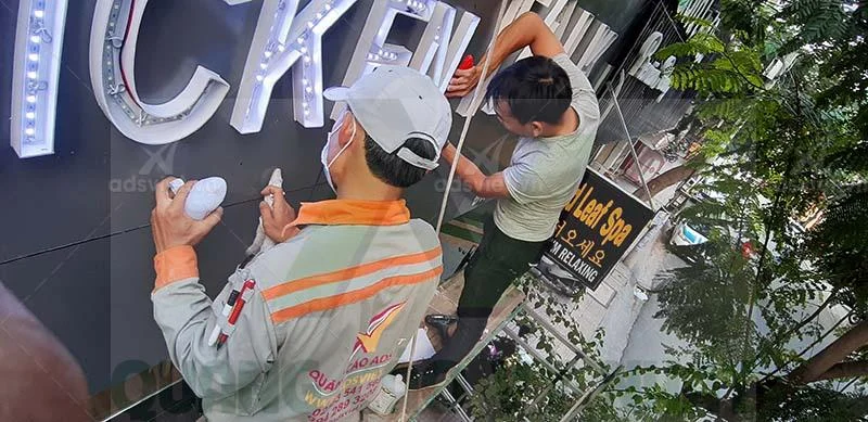 VỆ SINH BẢNG HIỆU TRỌN GÓI VỆ SINH CHỮ NỔI ĐÈN LED