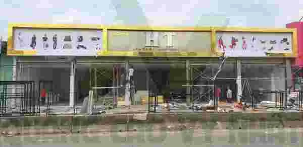 LÀM BẢNG HIỆU SHOP THỜI TRANG TRỌN GÓI bảng alu gương vàng