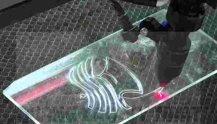 KHẮC LASER TRÊN NỀN MICA khắc laser trên nền mica