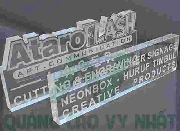 KHẮC LASER TRÊN NỀN MICA khắc theo yêu cầu