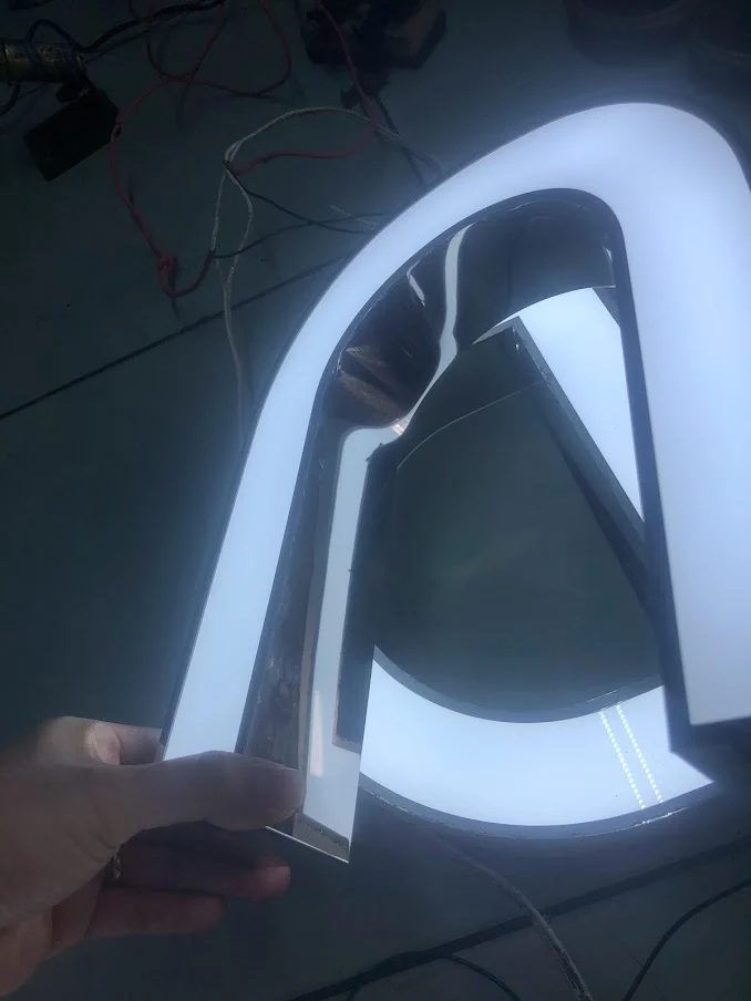 Gia công chữ nổi inox đèn Led giá rẻ Chữ mica đèn Led viền inox
