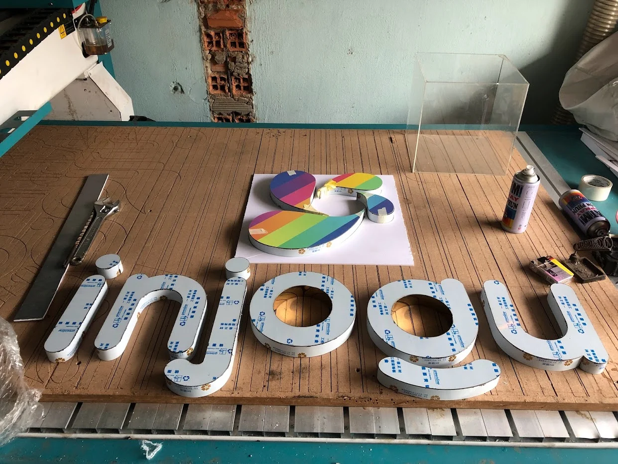 Gia công chữ nổi inox đèn Led giá rẻ Logo inox vàng bóng