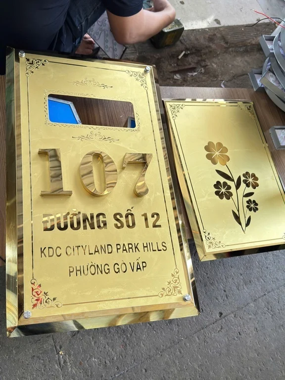 Bảng Inox ăn mòn giá rẻ , lấy liền , đẹp , bền Bang inox an mon quangcaovynhat 1