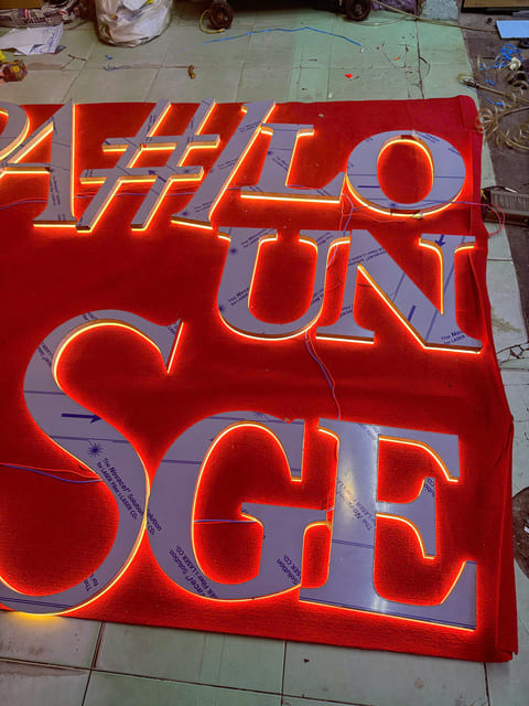 Chữ Nổi Inox đèn hắt chân tiệm Nails Chu noi inox den hat chan tiem Nails Quang Cao VY NHAT 5 1