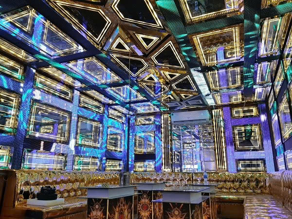 Gia cong inox 3D trang tri phong Karaoke quang cao vy nhat 5