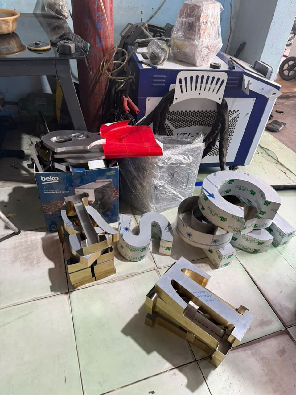 Chấn nẹp U, V, khung inox theo yêu cầu Chan nep U V khung inox theo yeu cau Quang cao vy nhat 1