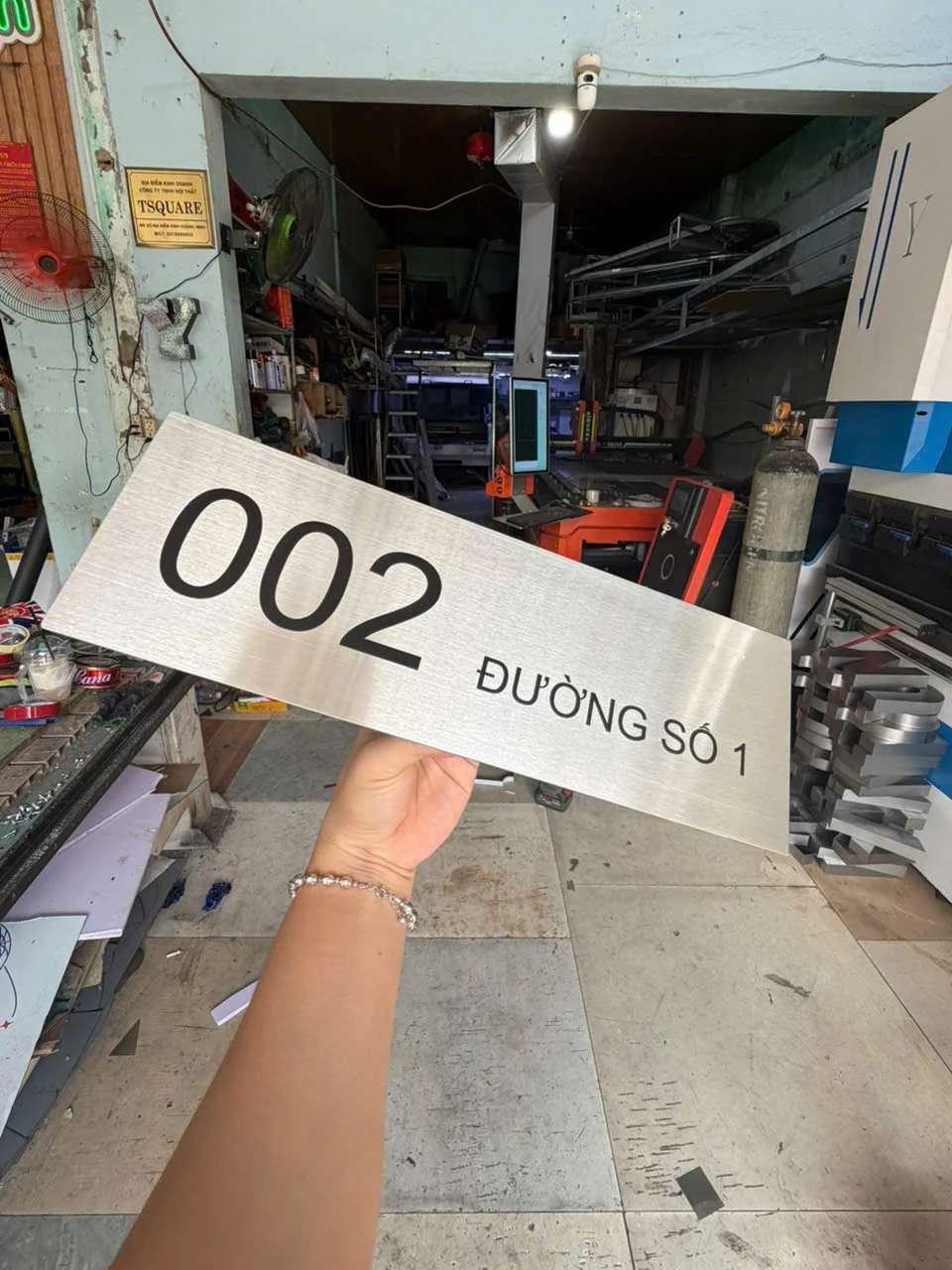Bảng tên công ty inox ăn mòn giá xưởng, lấy liền Bang ten cong ty inox an mon gia xuong lay lien Quang cao Vy Nhat 4