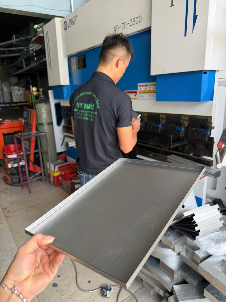 Báo giá làm bảng hiệu inox mica hcm cập nhật mới nhất | vy nhất Chi tiết báo giá làm bảng hiệu inox mica HCM tại Vy Nhất - Vy Nhất