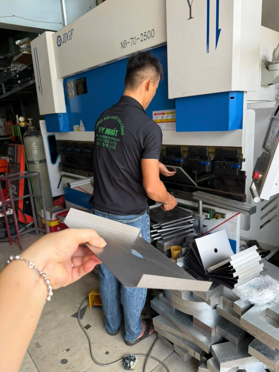 Thi công bảng hiệu tp hcm chuyên nghiệp trọn gói Báo giá dịch vụ thi công bảng hiệu TP HCM cạnh tranh - Vy Nhất