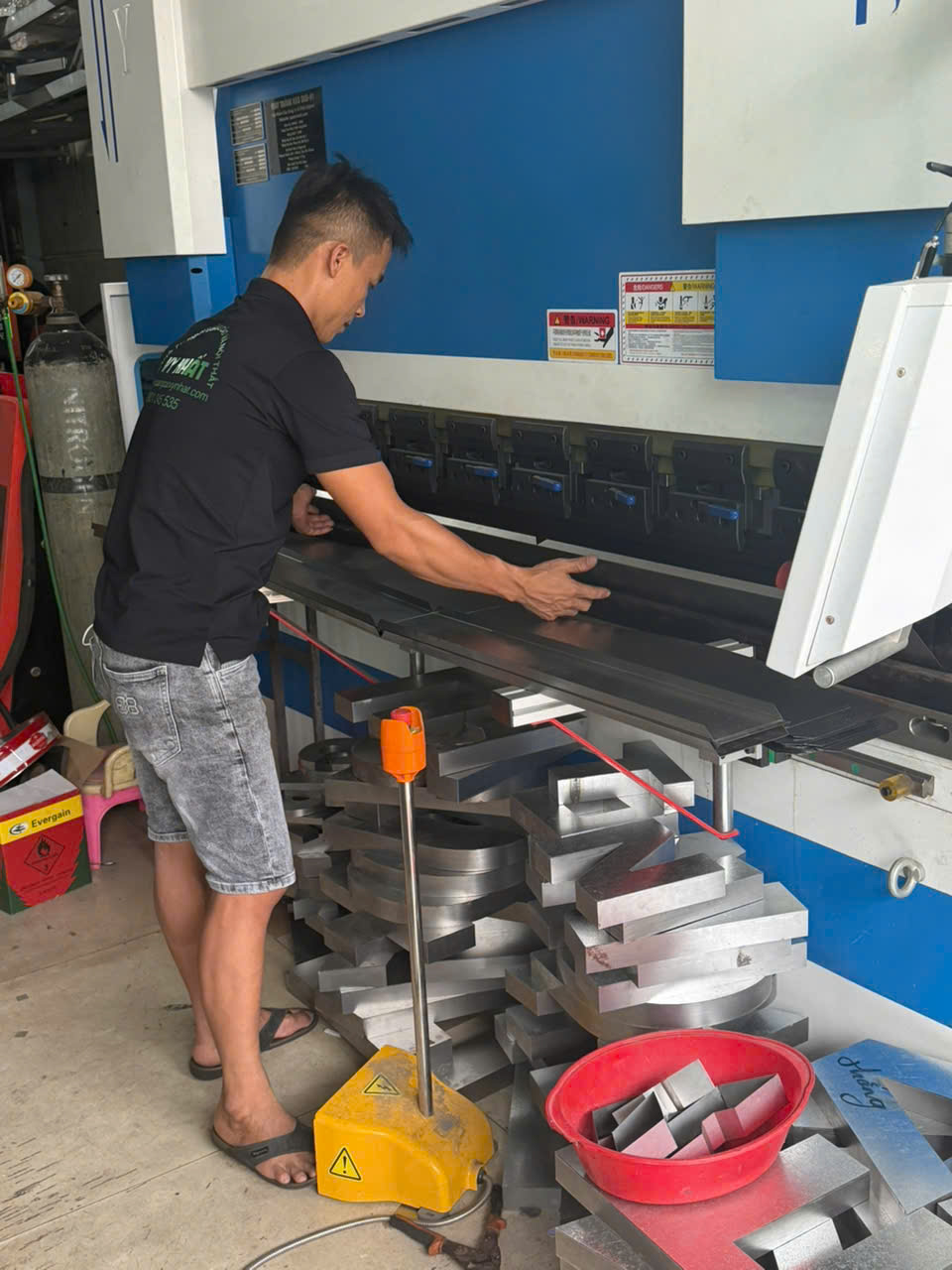 Thi công bảng hiệu tp hcm chuyên nghiệp trọn gói Tiêu chí lựa chọn đơn vị thi công biển quảng cáo uy tín tại Sài Gòn - Vy Nhất