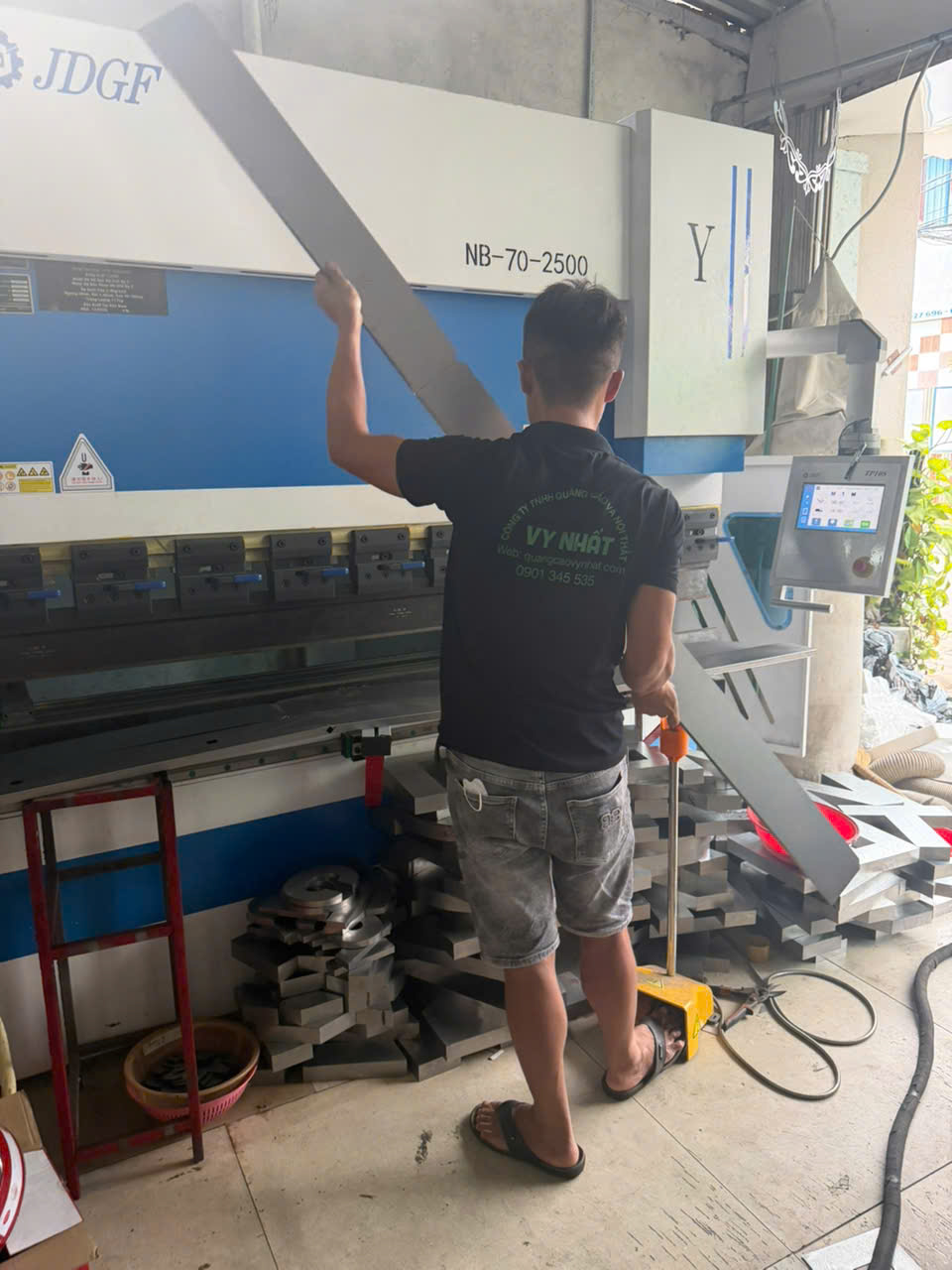 Thi công bảng hiệu tp hcm chuyên nghiệp trọn gói Các dịch vụ thi công bảng hiệu trọn gói tại Vy Nhất - Vy Nhất