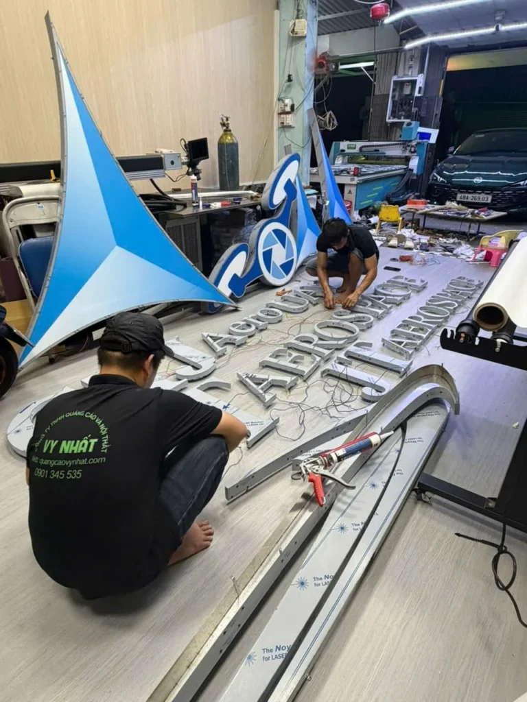 Sản xuất logo Inox in UV khổ lớn xuất đi Mỹ | Quảng Cáo Vy Nhất San xuat logo inox in uv kho lon xuat di My Quang Cao Vy Nhat 11